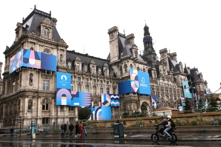 Paris (75000)